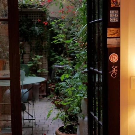 Comme Dans Maison Au Milieu Du 5ème * Parigi