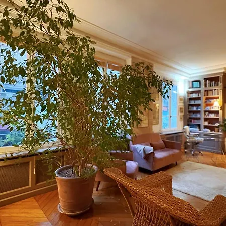 Comme Dans Maison Au Milieu Du 5ème Appartamento