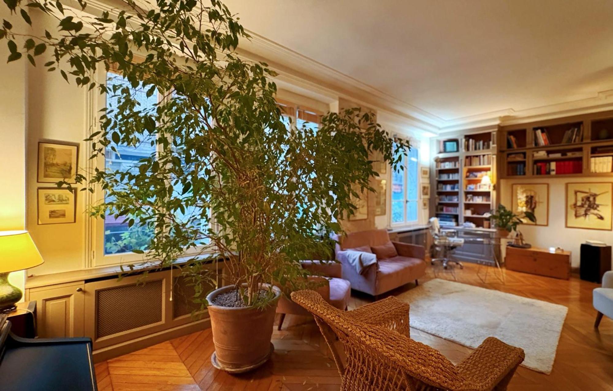 Comme Dans Maison Au Milieu Du 5ème Appartamento